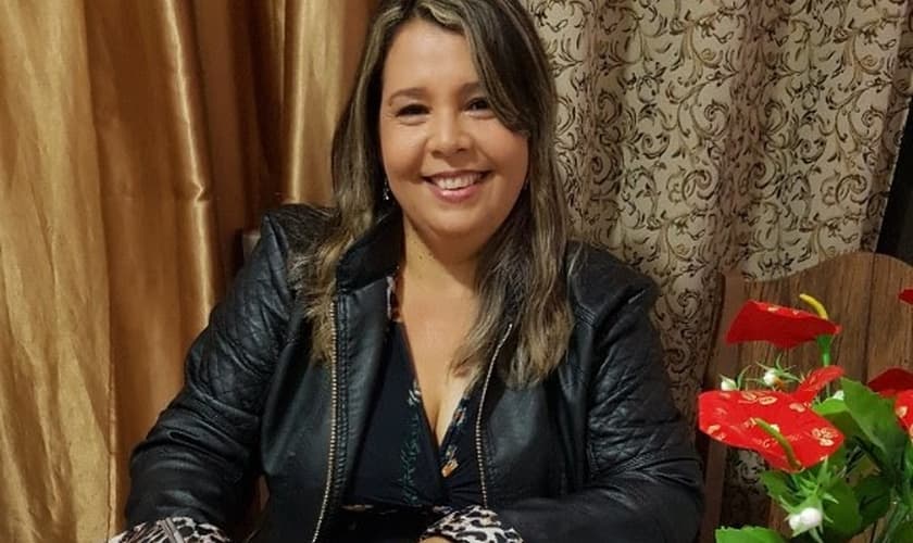 Lucianne Cruz assinou com a Nova Fase Distribuição na última terça-feira (30). (Foto: Divulgação).