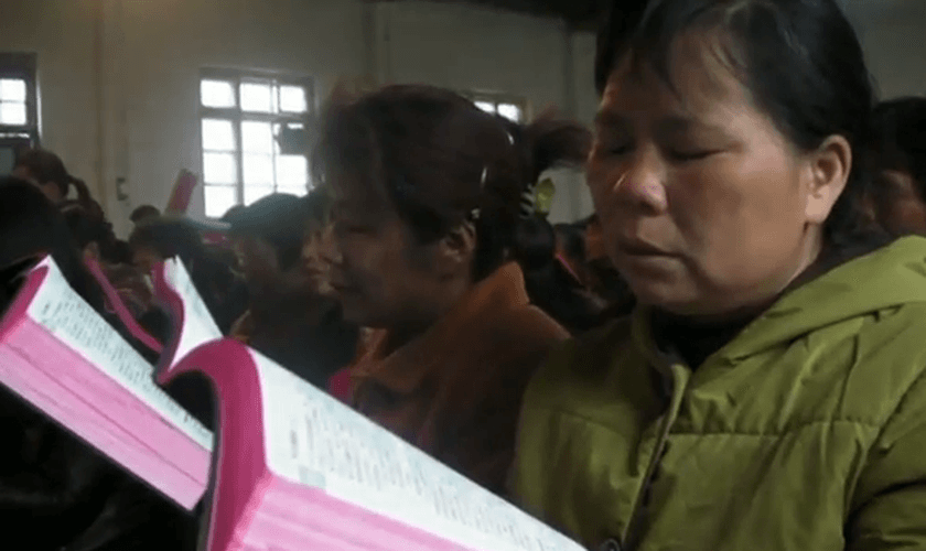 Devido às muitas revistas e monitoramento nas atividades religiosas, os cristãos estão se tornando raros. (Foto: Reprodução).