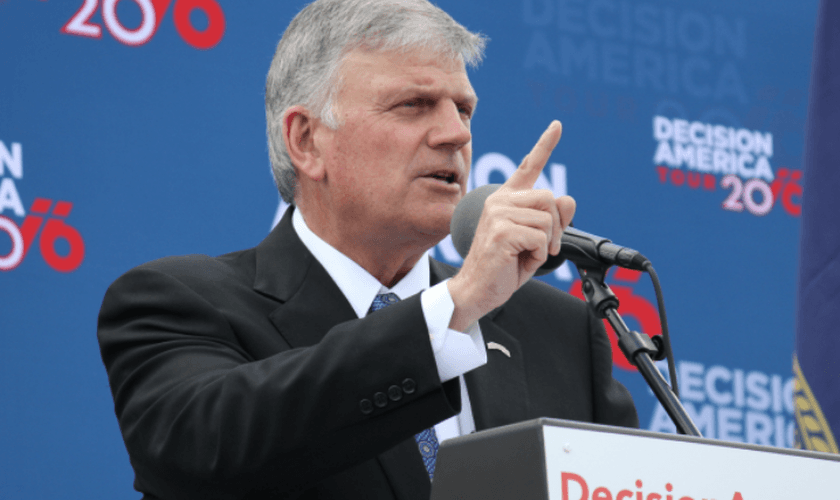 "Eu não vou odiar, estou aqui para falar sobre um salvador, Jesus Cristo", disse Franklin Graham. (Foto: Reprodução).