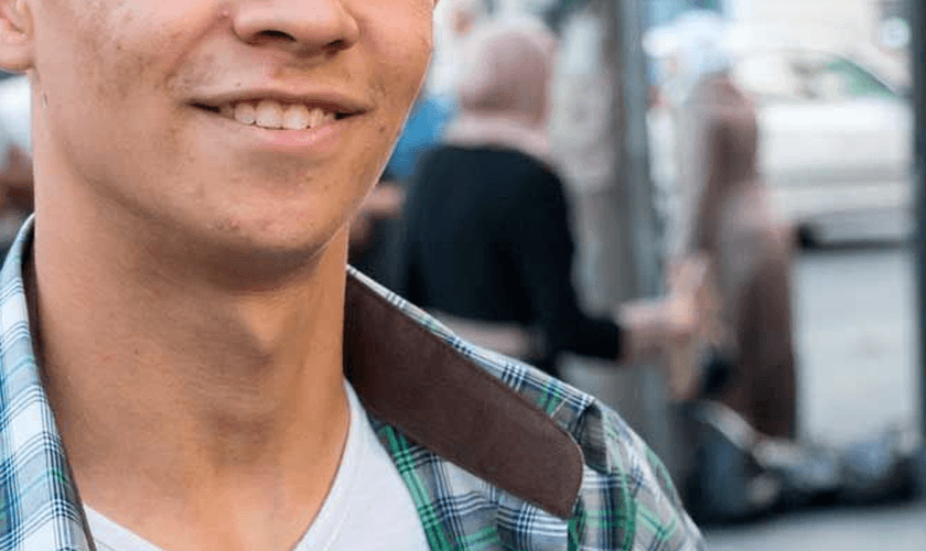 Imagem ilustrativa. Abdu tem recebido cartas e vídeos de cristãos pelo mundo, sendo encorajado a não desistir do Evangelho. (Foto: Reprodução).