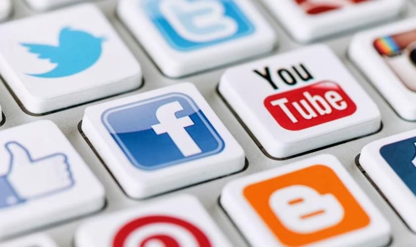 Internet e redes sociais. (Foto: fluentpr.co.uk)