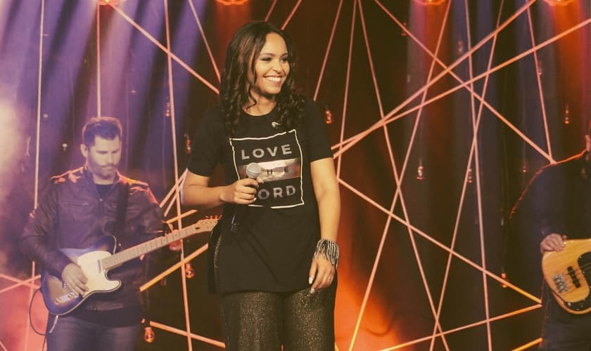 O EP, cujo nome ainda está sendo definido, será o segundo disco de Jane Gomes. (Foto: Divulgação).