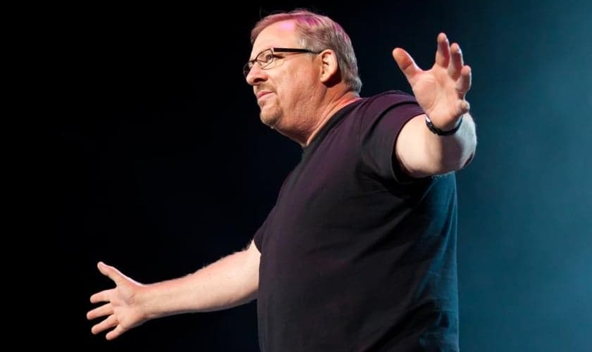 O pastor diz que o avivamento não acontecerá enquanto a Igreja permanecer dividida. (Foto: Reprodução/Facebook)