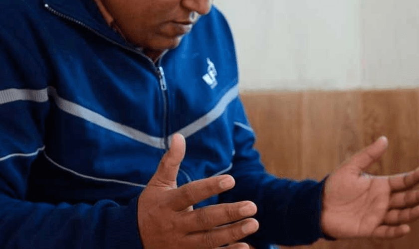 Imagem ilustrativa. Eles também foram proibidos de se reunirem para orar e adorar a Deus. (Foto: Reprodução).