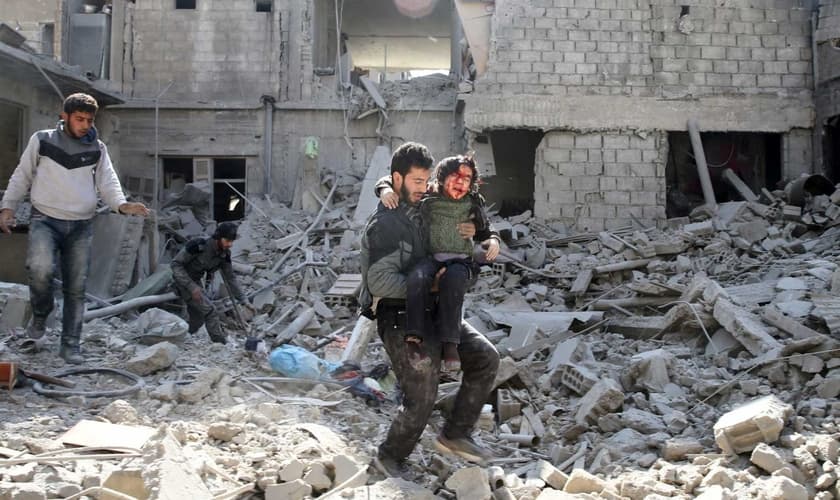 Yago Martins afirma que como cristão devemos 'chorar com os que choram' e orar pelos irmãos da Síria. (Foto: Bassam Khabieh/REUETERS).