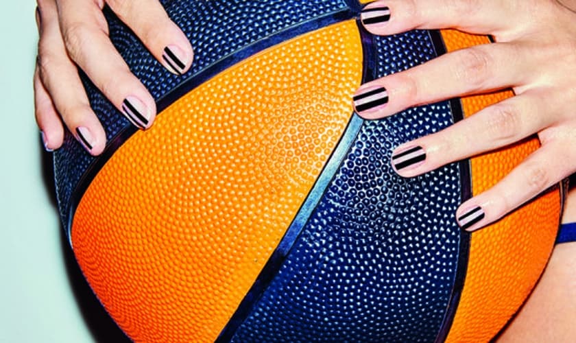 Hidratar faz
toda a diferença na performance das suas unhas. (Foto: Thiago Justo/Boa Forma)