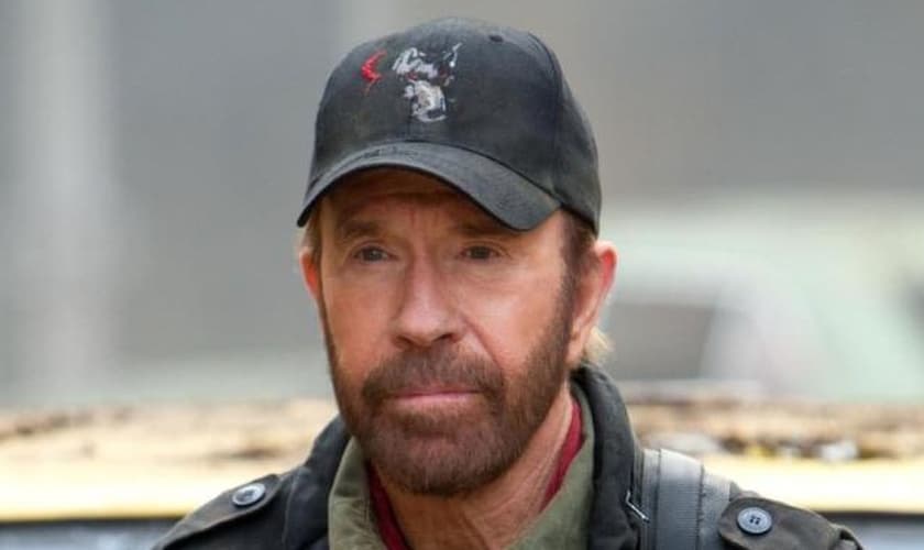 Chuck Norris fez participação no filme "Mercenários 2", dirigido por Silvester Stallone. (Foto: Divulgação)