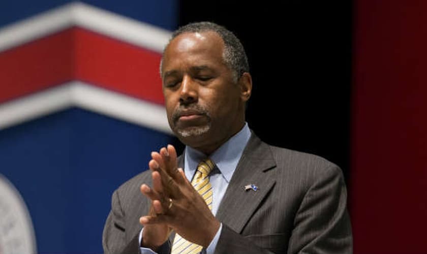 Ben Carson é Secretário de Habitação no Governo Trump e afirmou que não vai deixar de expressar sua fé, só porque ocupa um cargo público. (Foto: Charisma News)