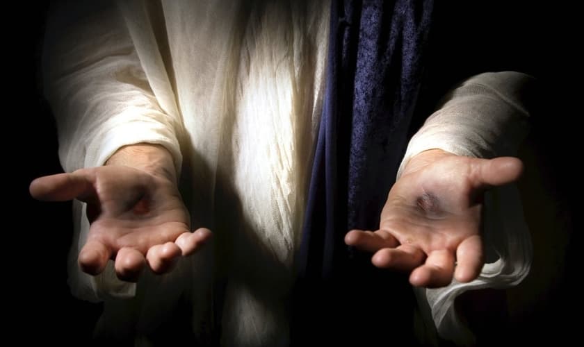 Lee Strobel mostra evidências sobre a ressurreição de Jesus. (Foto: Reprodução)