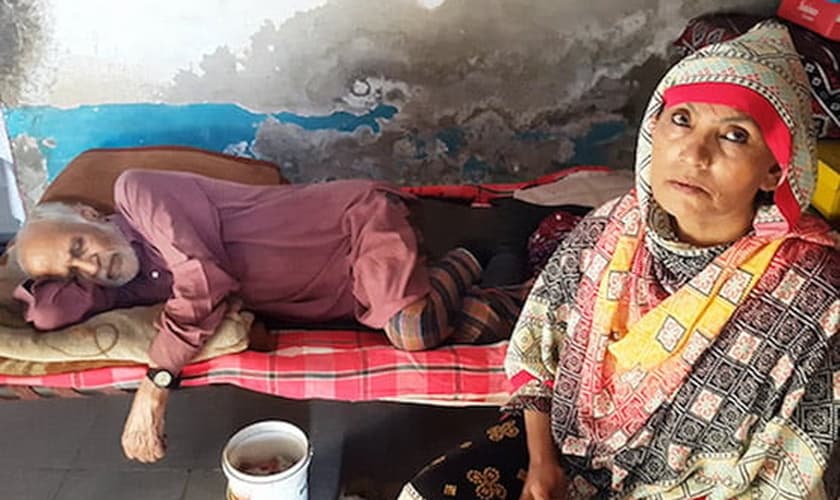 Billo Bibi e seu esposo aguardam por novidades do filho preso. (Foto: ucanews).