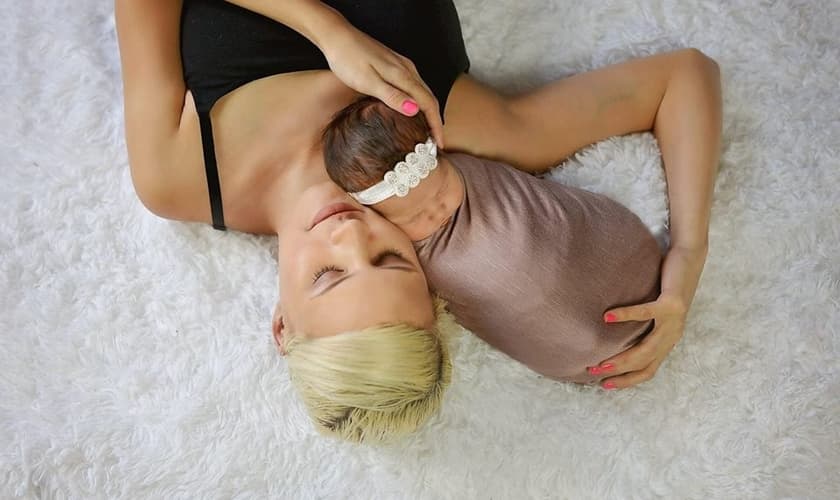 Kimberly Henderson desistiu de aborto após ver ‘sinal’ de Deus em clínica. (Foto: Reprodução/Facebook)