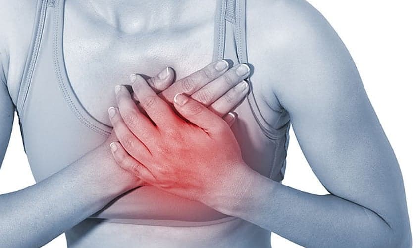 Dor no peito, formigamento no braço esquerdo, náusea e outros sintomas podem indicar um infarto. (Foto: Reprodução)