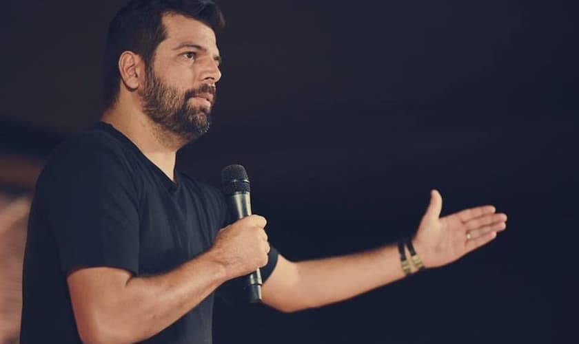 O pastor Gustavo Paiva compartilhou verdades que têm feito parte de sua jornada. (Foto: Reprodução/Facebook)