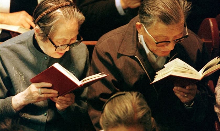 A decisão de remover as Bíblias das livrarias despertou preocupação entre cristãos chineses. (Foto: AP Photo)