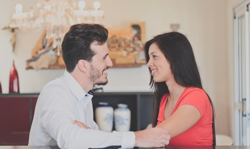 "Morar juntos antes do casamento é um fator que pode matar seu casamento", disse o pastor. (Foto: Jovens Sarados).