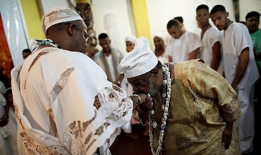 Religiões afro-brasileiras serão temas de programas exibidos obrigatoriamente na Record TV. (Foto: E+ Estadão)