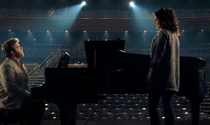 Os atores J. Michael Finley e Nicole DuPort interpretam os cantores Bart Millard e Amy Grant. (Foto: Divulgação)