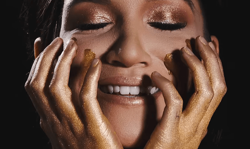 A cantora ainda lançará um quarto single. (Foto: Reprodução).