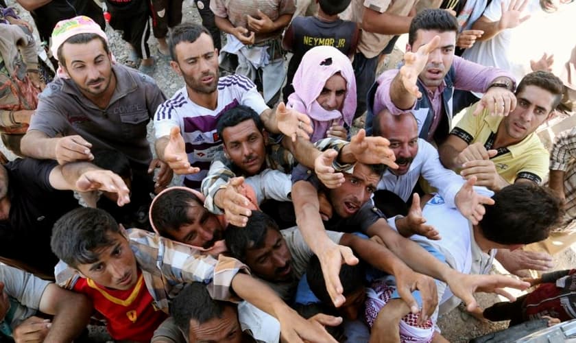 Os moradores ainda não podem retornar à sua cidade. (Foto AP).