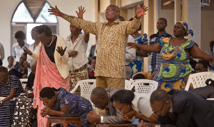 O foco da ação estaria em fechar igrejas pentecostais, por terem mais facilidade de se espalharem. (Foto: AP Photo/Ben Curtis).