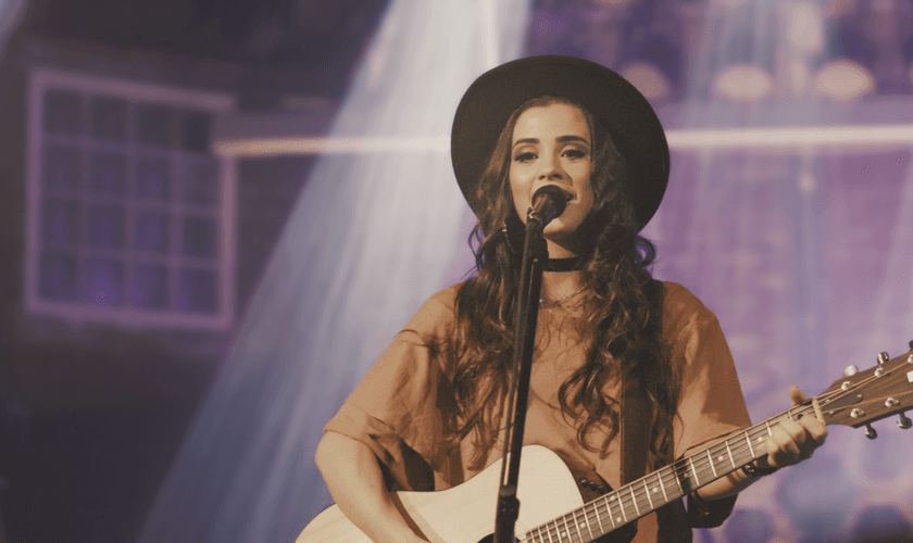 A primeira versão da música foi divulgada primeiramente em formato acústico. (Foto: Divulgação).