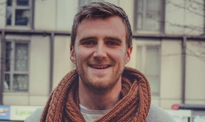 Benedict Atkins descobriu que o diabo é um mentiroso quando viu a verdade em Deus. (Foto: Reprodução).