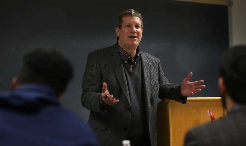 O autor e evangelista Lee Strobel ministrando na Universidade Batista de Houston. (Foto: Mayra Beltran/Houston Chronicle)