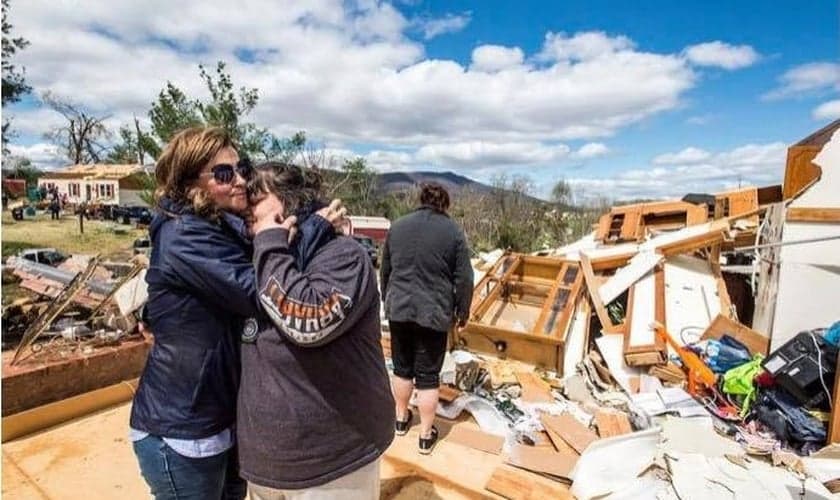 Um tornado do tipo EF-3 arruinou cerca de 26 casas em Elon, Virginia, EUA. (Foto: Facebook)