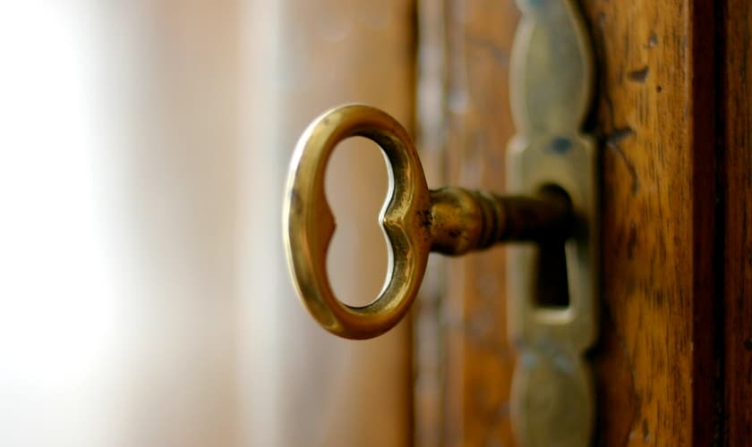 Chave na porta. (Foto: Pinterest)