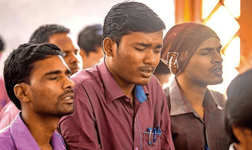 Após ser expulso de casa, Aaron sentiu que deveria voltar para casa e passou a evangelizar seu pai. (Foto: Reprodução).