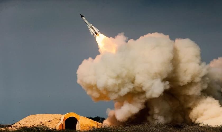Lançamento de míssil iraniano. (Foto: AP)