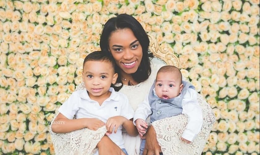 Elaine fez um ensaio especial na companhia dos filhos Joabe, de 5 meses, e Josué, de 3 anos. (Foto: Estúdio Maternity).