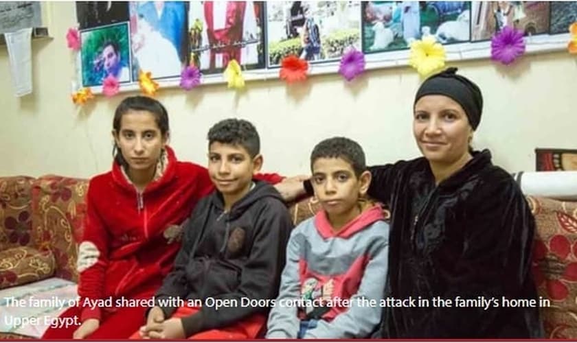 Hanaa e sua família têm superado a morte de Ayad com a ajuda da comunidade cristã copta no Egito. (Imagem: Youtube)