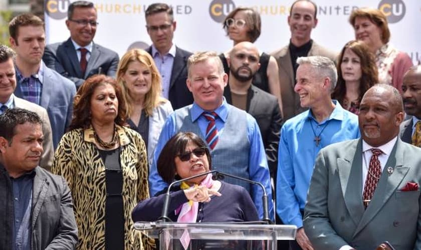 Se aprovada, a lei poderá banir serviços oferecidos por cristãos para orientar homossexuais com dificuldades. (Foto: Reprodução).