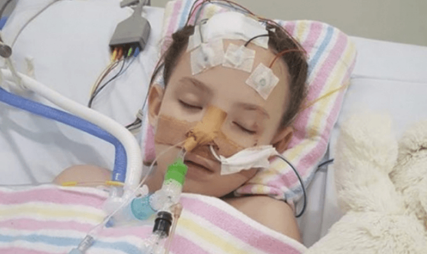 Mackinlee Anderson recuperou suas habilidades de falar no 33º dia no hospital. (Foto: Reprodução).