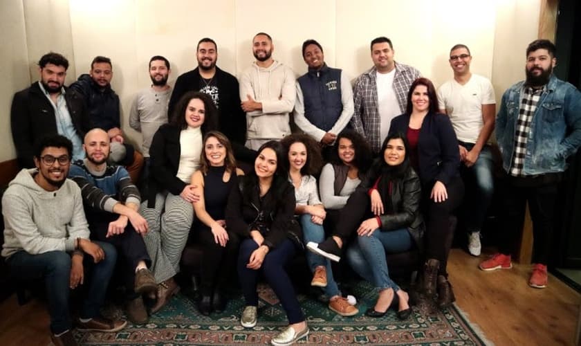 Desde o dia primeiro de junho, o Grupo Bnova passou a ter seu álbum distribuído nas plataformas digitais. (Foto: Divulgação).