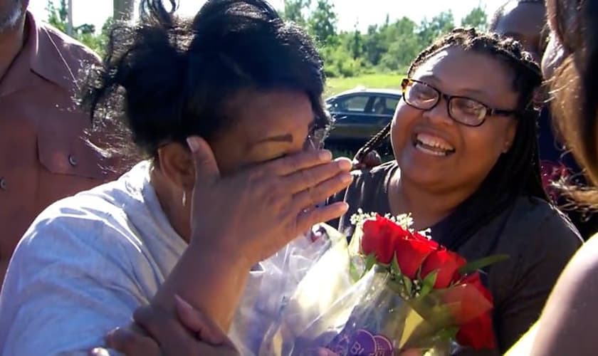 Donald Trump viu a transformação de Alice Johnson após sua conversão e interveio para que fosse libertada. (Foto: Reprodução).