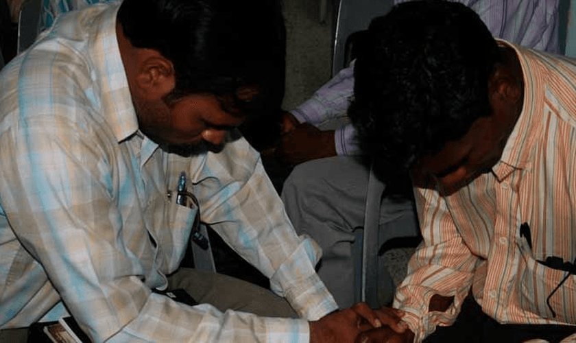 Um pastor, seu assistente e o casal foram presos. (Foto: Reprodução).