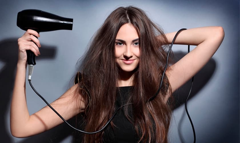 Deixar o secador sujo aumenta o aquecimento e diminui a velocidade do vento. (Foto: Reprodução)