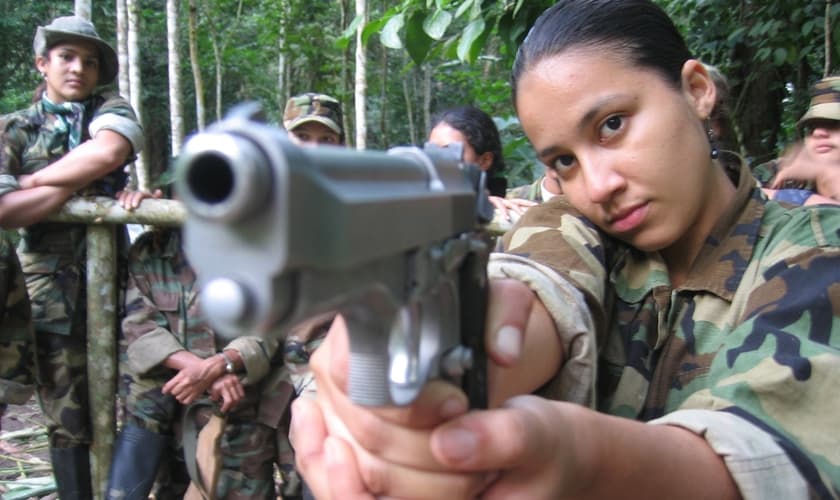 Garotas Guerrilheiras da FARC-EP, Colômbia. (Foto: Reprodução/YouTube).