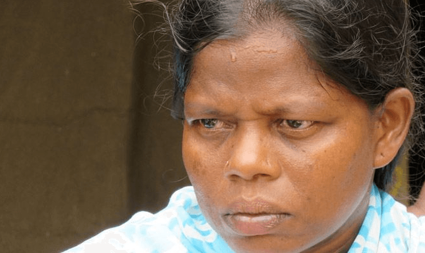 A mãe de quatro filhos era casada com Aadarsh, o pastor de sua comunidade local. (Foto: Reprodução).