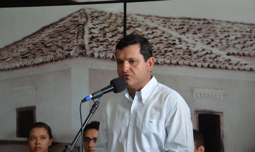 Jairo Magalhães, prefeito de Guanambi, publicou decreto em 2017 que entrega cidade a Deus. (Foto: Divulgação/ Prefeitura de Guanambi)