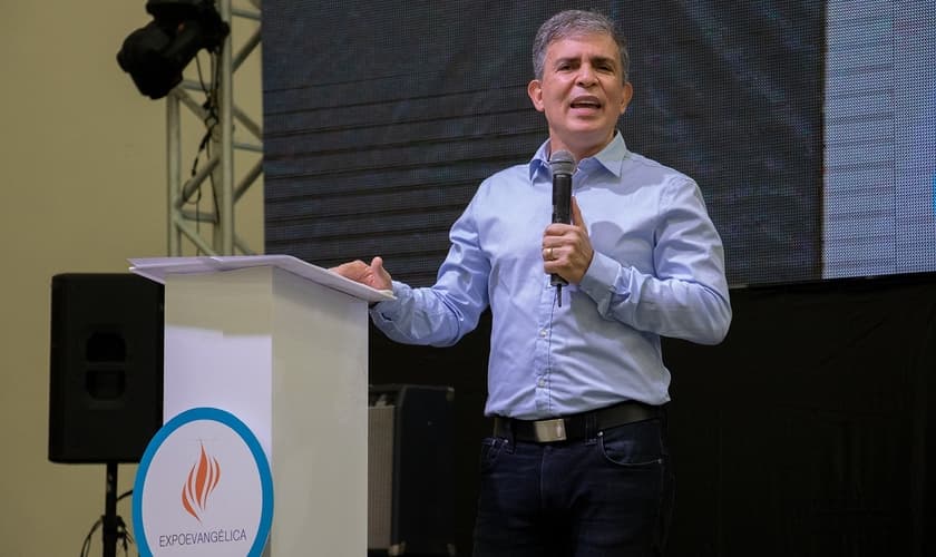 Pastor Costa Neto, líder da Comunidade Videira, na abertura da Expoevangélica 2018. (Foto: Guiame/Marcos Paulo Correa)