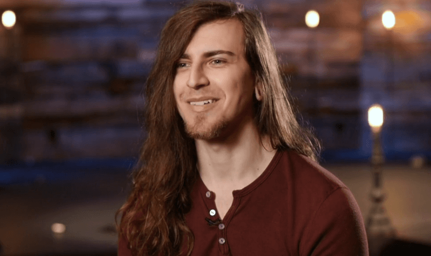 Steve Bancarz queimou todos os seus livros da Nova Era. (Foto: Reprodução).