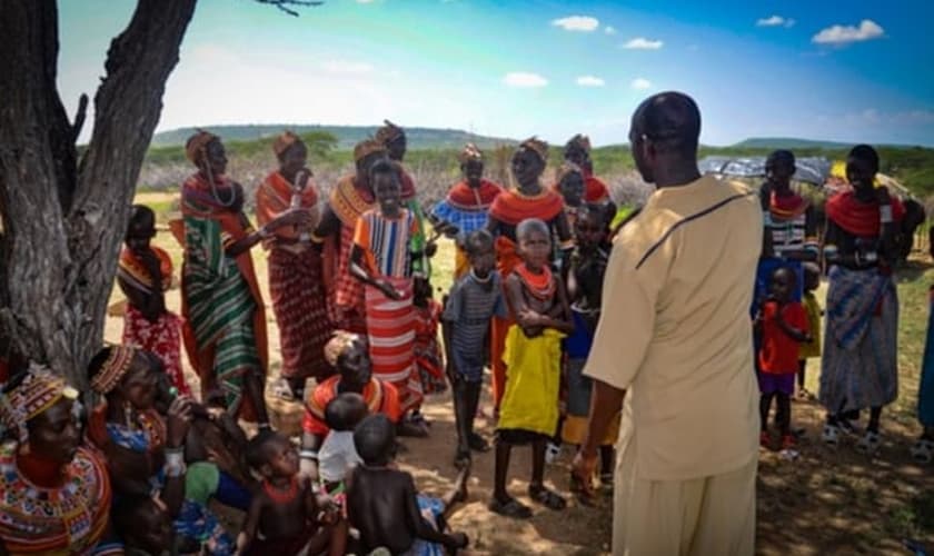 Missionários cuidam de crianças abandonadas pelos pais. (Foto: Christian Aid Mission).