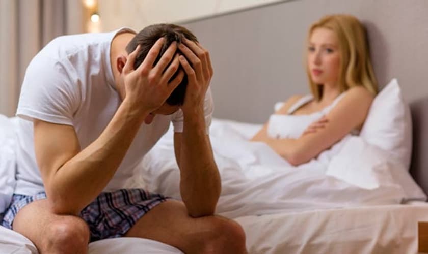 Como forma de lidar com essas frustrações, o sexo se torna uma busca incessante de prazer carnal e momentâneo que nunca satisfaz. (Foto: Getty)