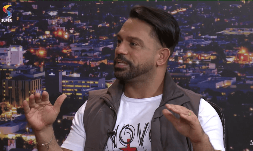 Após 13 anos afastado de Deus, Jota Ramalho foi impactado por uma pregação e se entregou novamente a Cristo. (Foto: Reprodução).