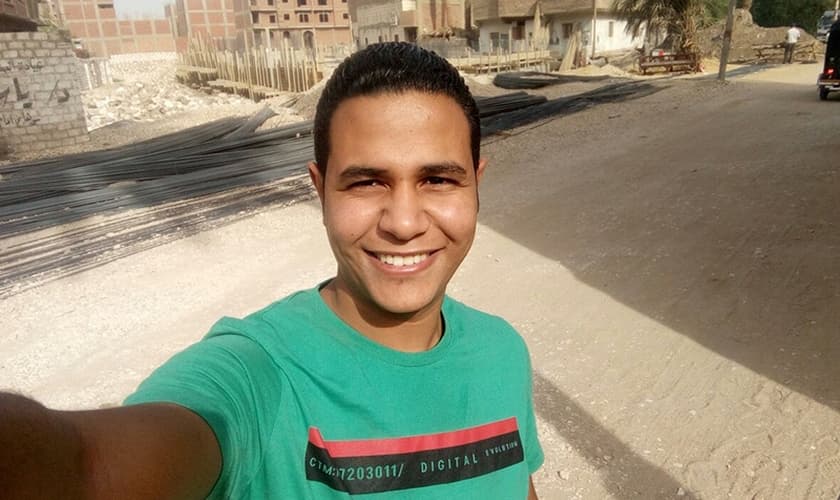 Fady começou um grupo de estudo bíblico para alunos, em seu dormitório. (Foto: Portas Abertas).