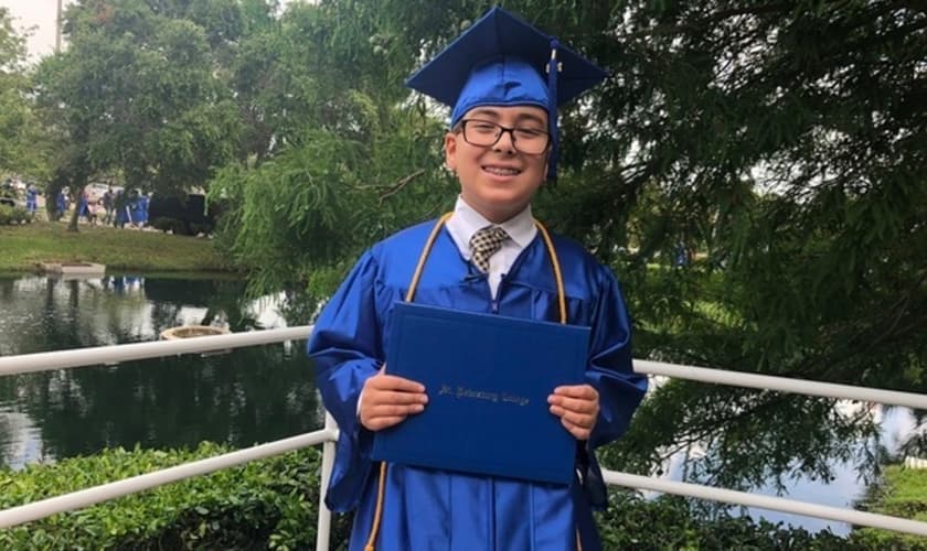 William Maillis, se formou aos 11 anos na Faculdade St. Petersburg e deseja ser um astrofísico. (Foto: Jorja Roman)