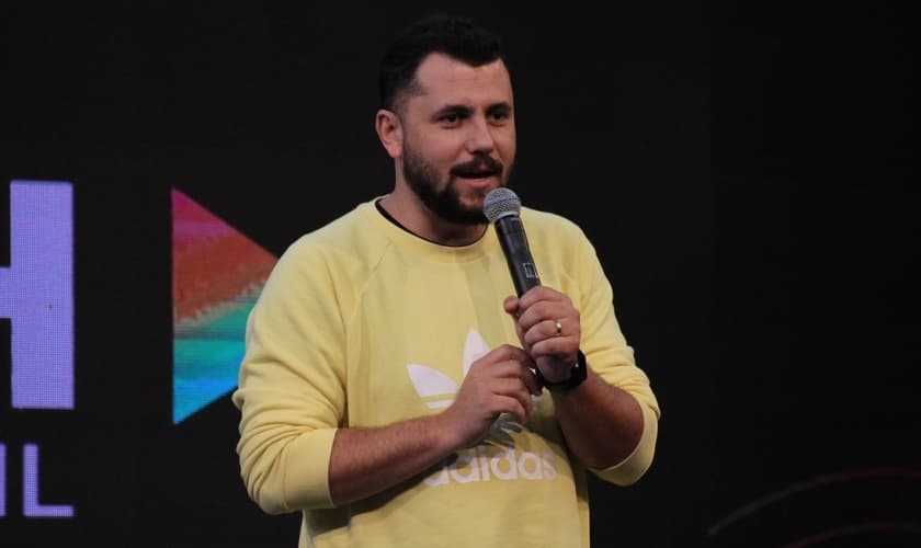 Flavinho explica que é impossível liderar vidas sem um relacionamento bíblico com elas. (Foto: Lagoinha)